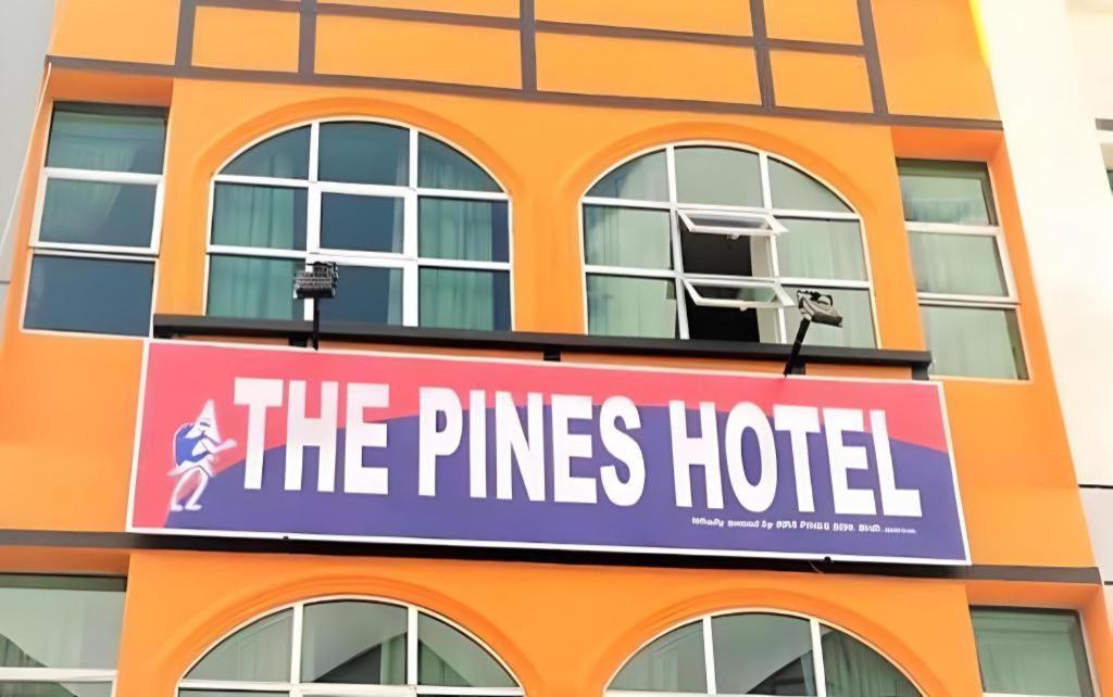 The Pines Hotel Kampung Kuala Terla Exteriör bild